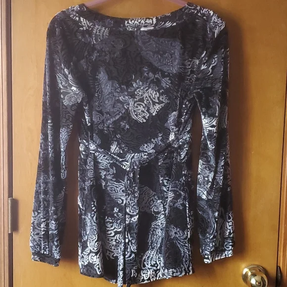 Nine West velour/crushed velvet top size S - Picture 5 of 5